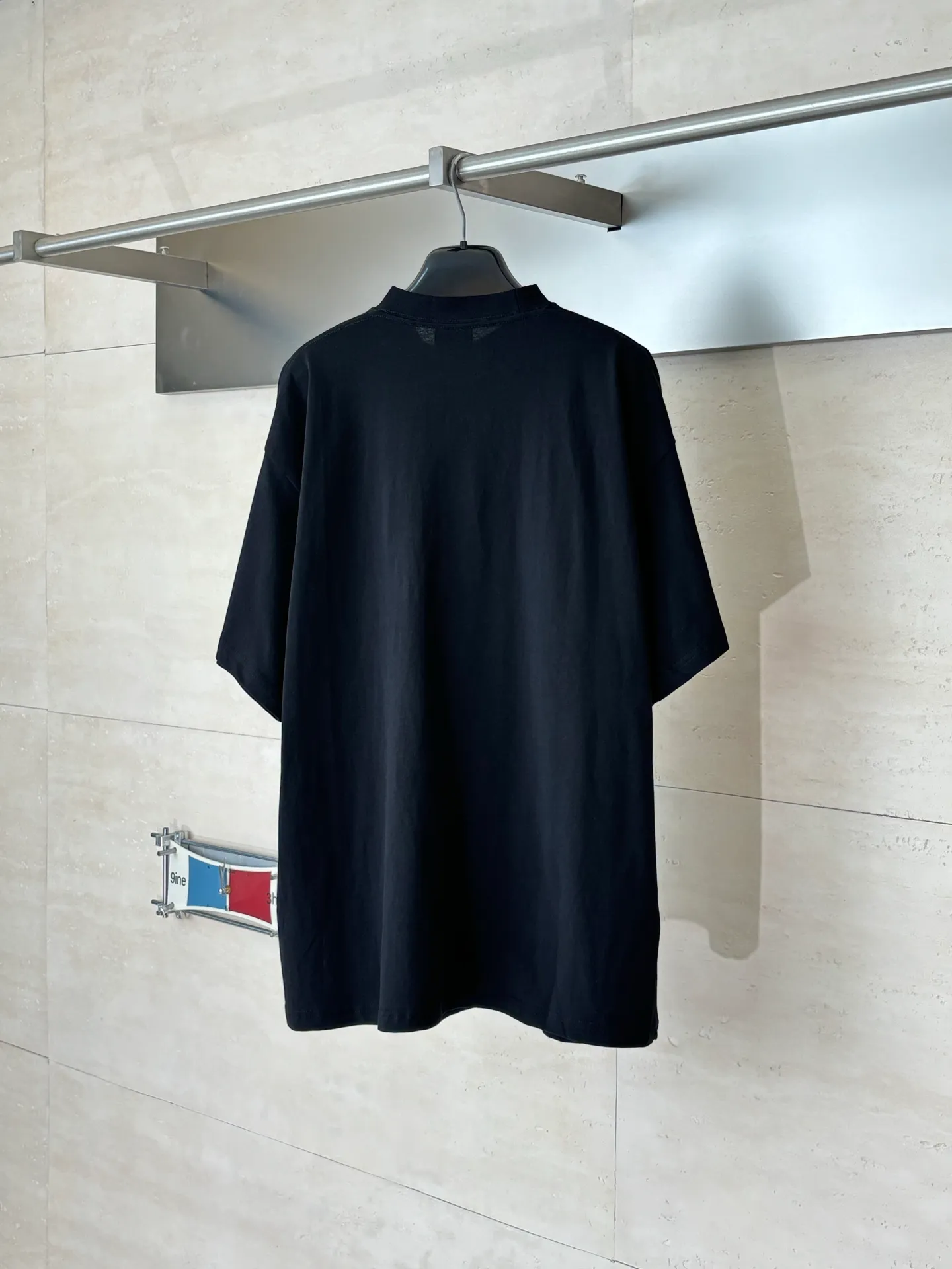Balenciag*/ 26 Fall Series T Classic Oversized Black White T ， Karl Lagerfeld ， BALENCIAGA ， 、Series ， “ ”。 + ， ， Retro 。 Size：XS/S/M/L